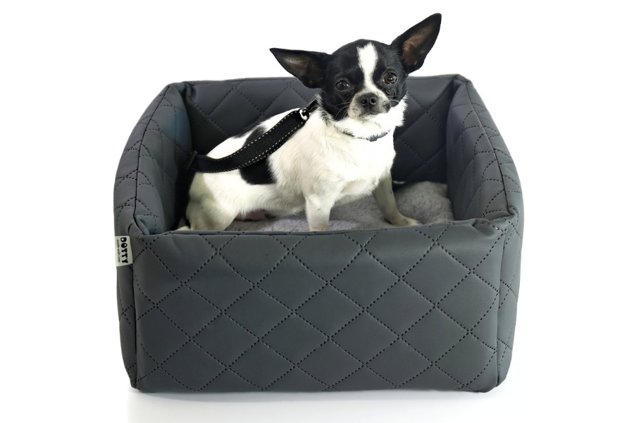 Z miękką poduszką obszytą kocykiem